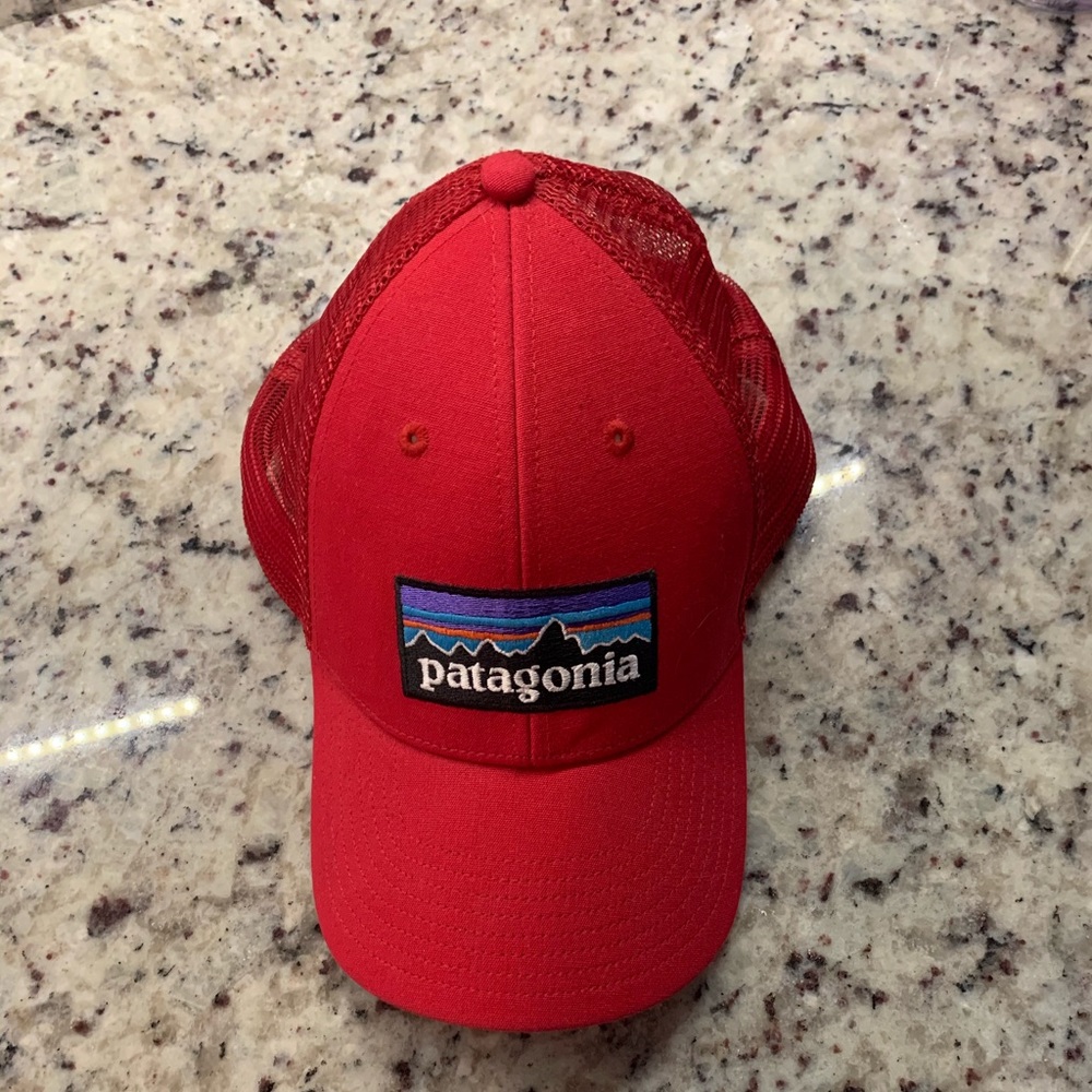 Red Patagonia hat great condition snap